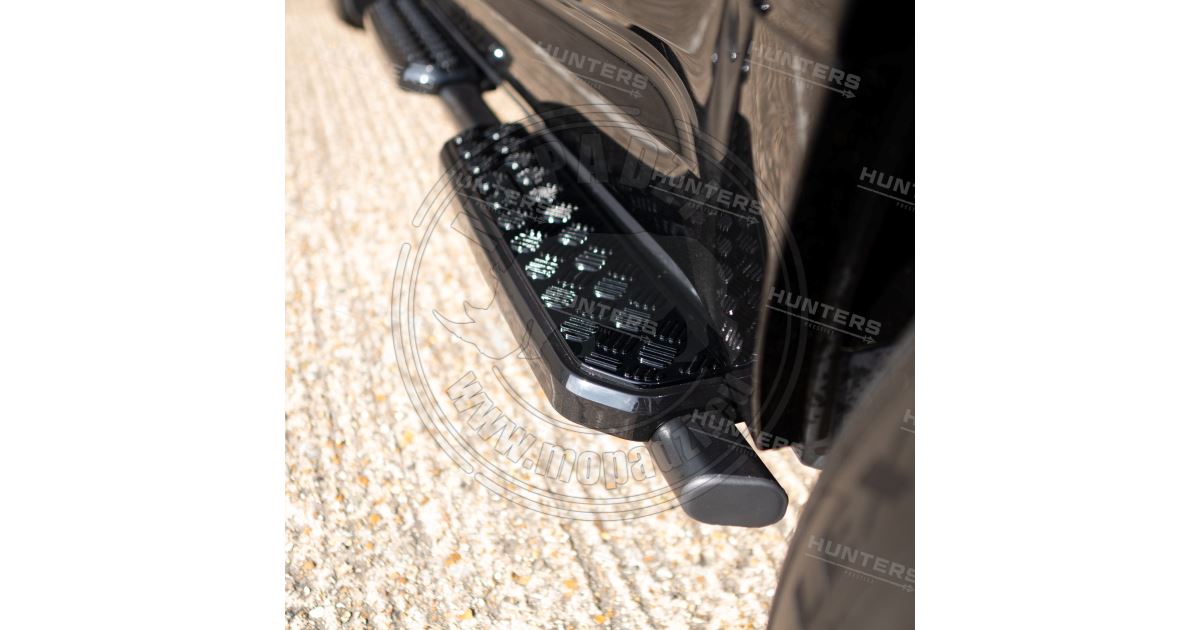 Hunters side steps set for New Defender 90 black with GB flag | camping ...